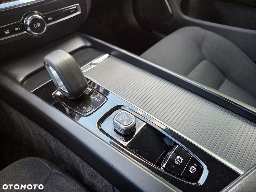 Volvo V60 B3 B DKG Momentum Pro - 27