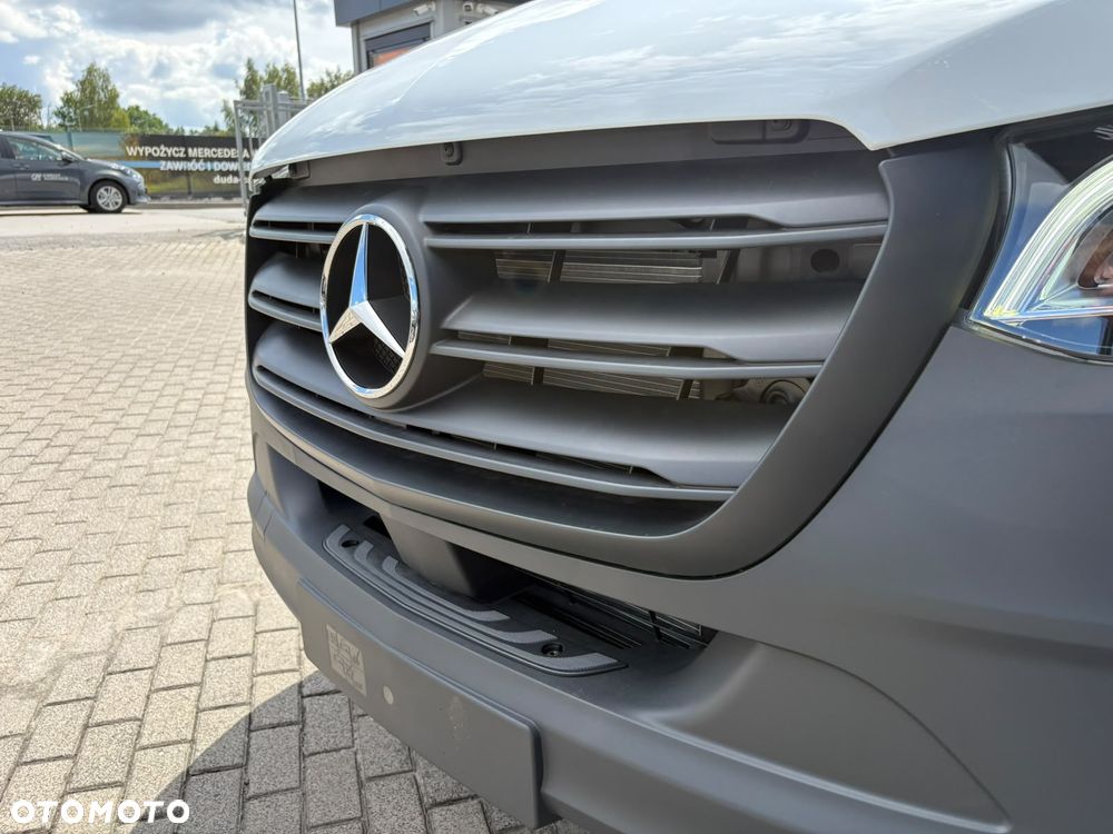 Mercedes-Benz Sprinter - 13