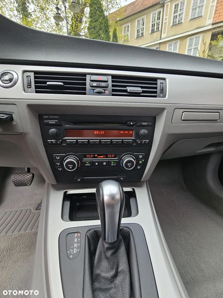 BMW Seria 3 318i - 25