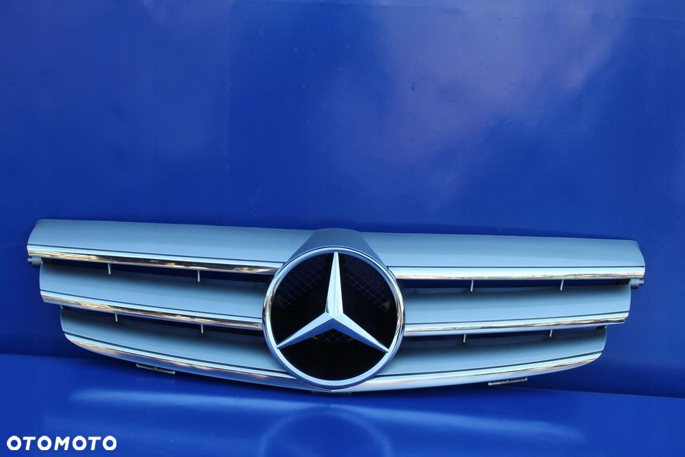 Grill atrapa Oryginał stan BDB OE Mercedes CLK W209 Lift A2098800123 - 1