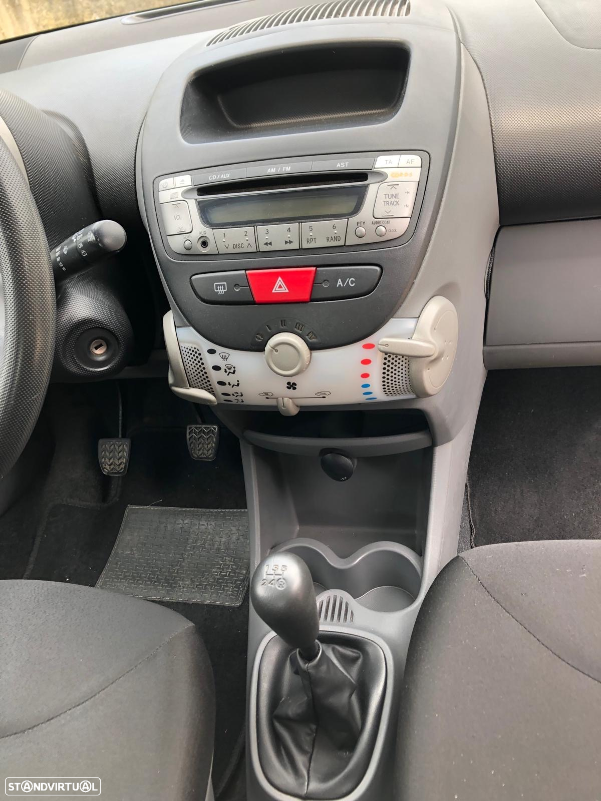 Toyota Aygo 1.0 + AC - 7