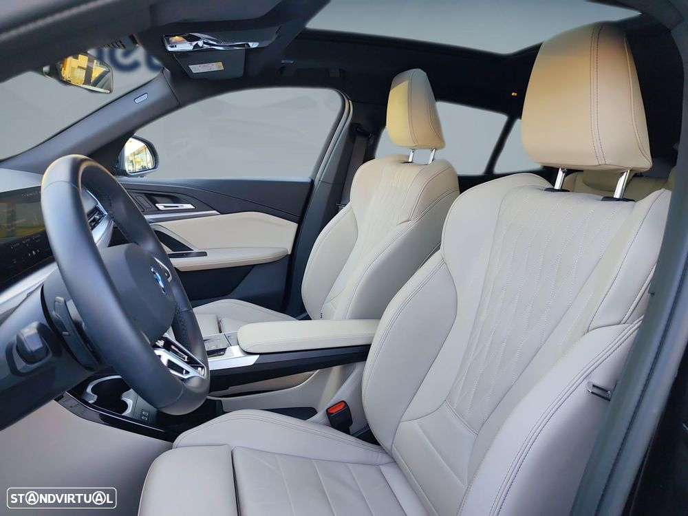 BMW iX2 eDrive20 Pack Desportivo M - 11