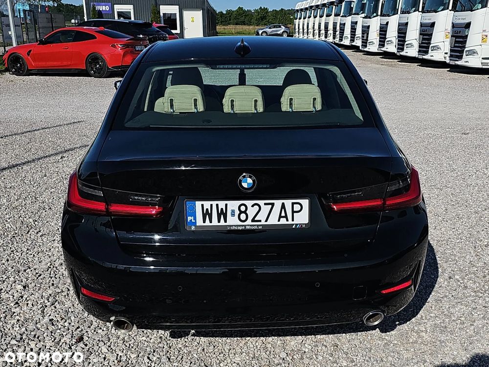 BMW Seria 3 330e Sport Line - 6