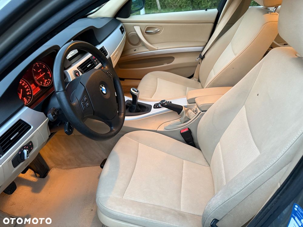 BMW Seria 3 320d - 22