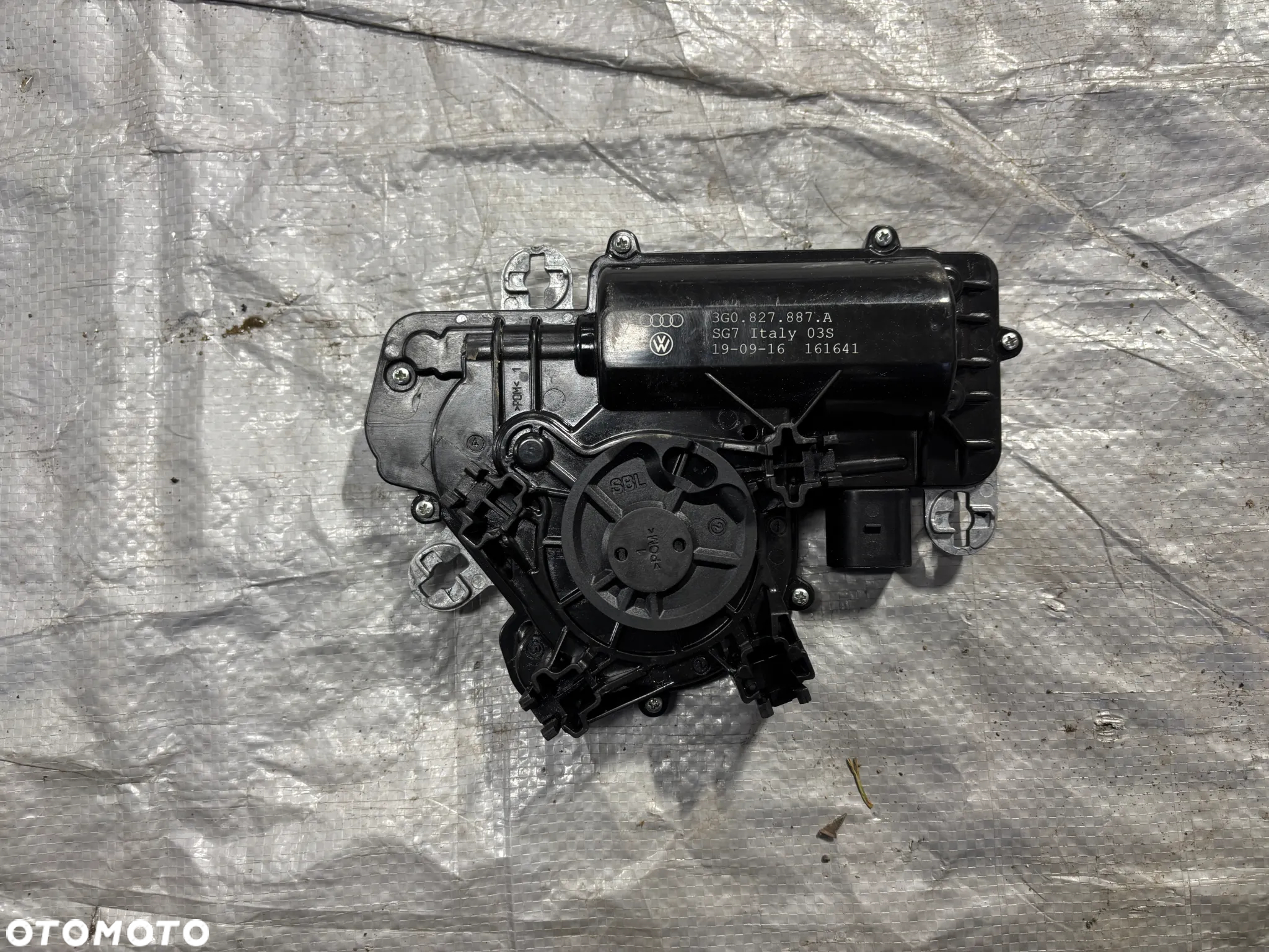 Vw Passat B8 silniczek zamek klapy bagażnika 3G0827887 - 2