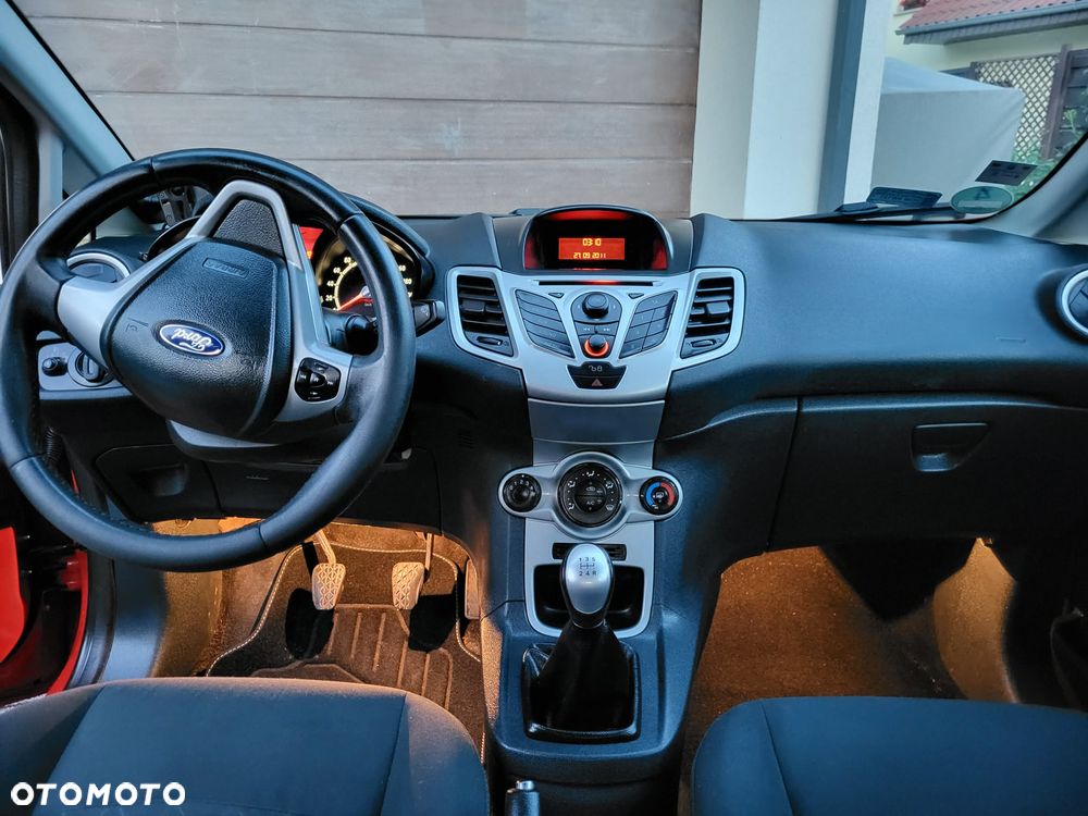Ford Fiesta 2011 photo 4