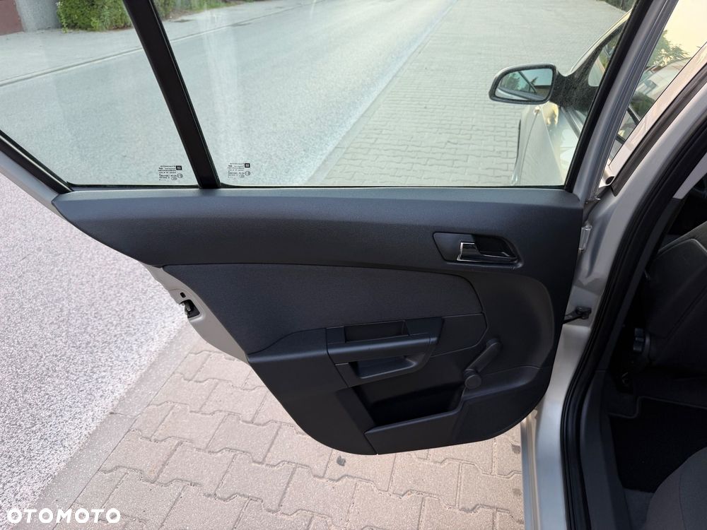 Opel Astra 1.6 Exklusiv - 18