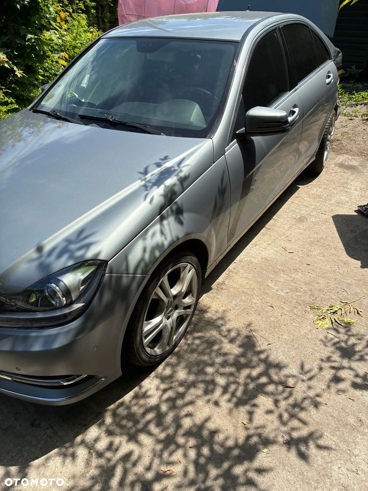 Mercedes-Benz Klasa C 180 CGI Automatik BlueEFFICIENCY Avantgarde - 9