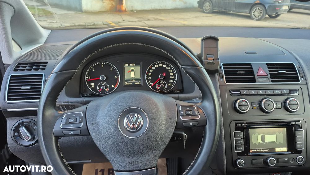 Volkswagen Touran 2.0 TDI DPF BlueMotion Technology Highline - 10