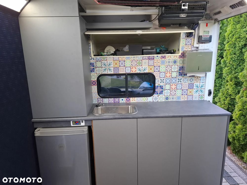 Mercedes-Benz Sprinter - 12