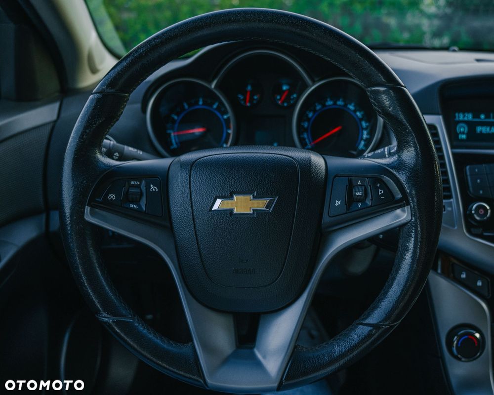 Chevrolet Cruze 1.6 LT - 14