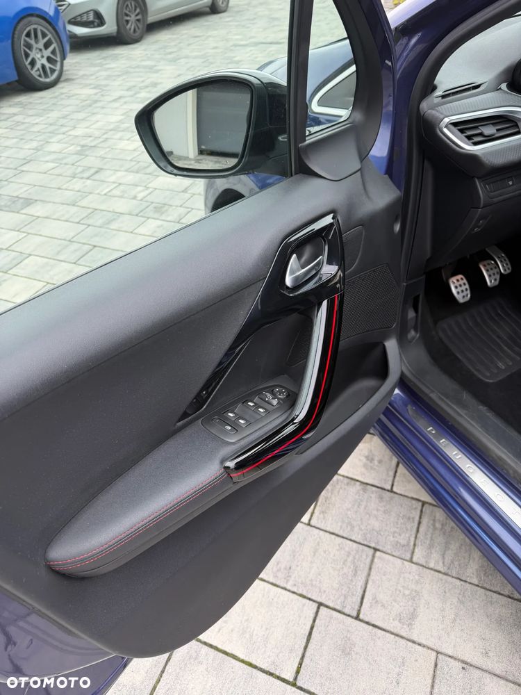 Peugeot 208 - 22