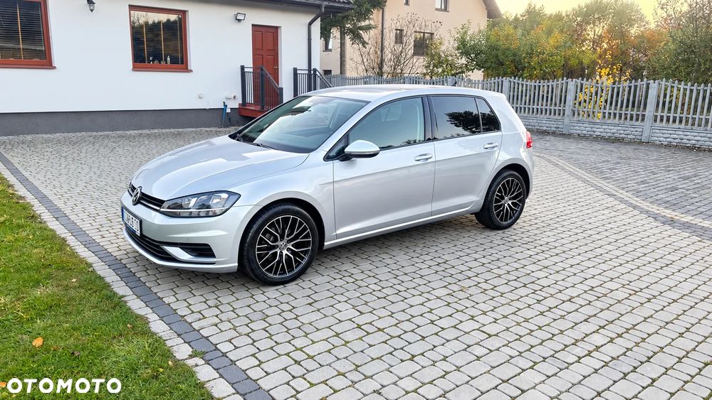 Volkswagen Golf - 1