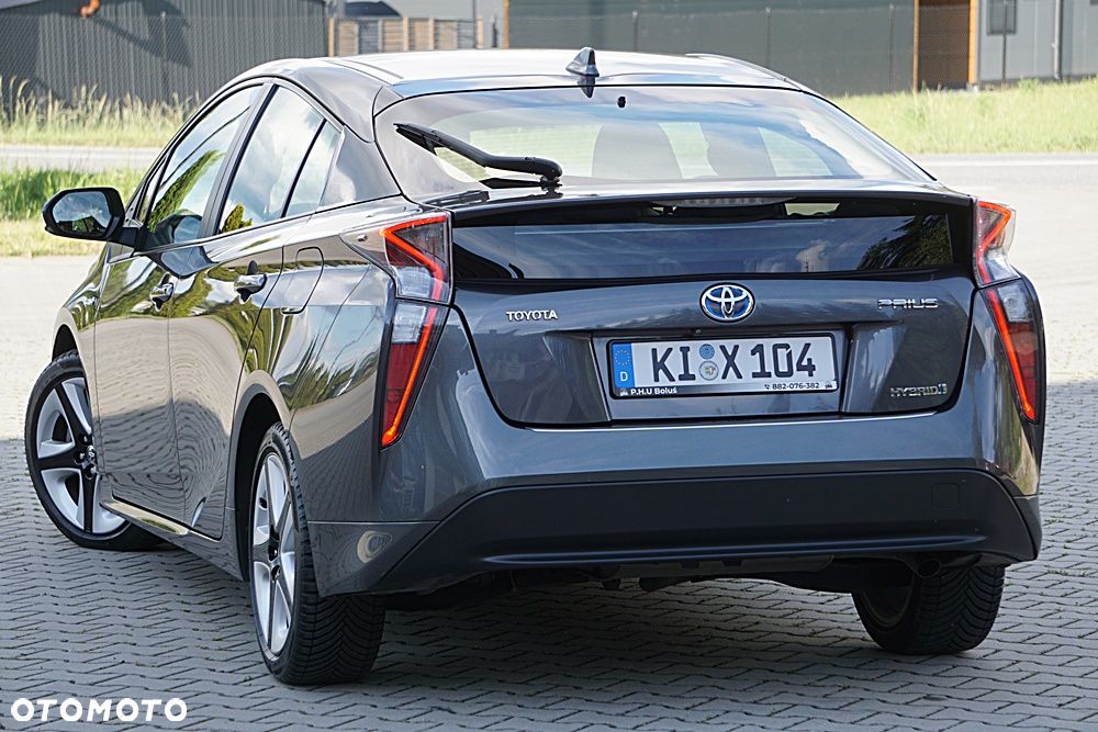 Toyota Prius Hybrid Executive - 12