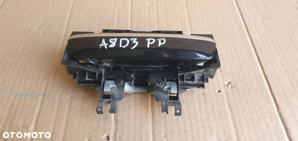 Klamka prawy przód przednia prawa Audi A8 D3 - 2