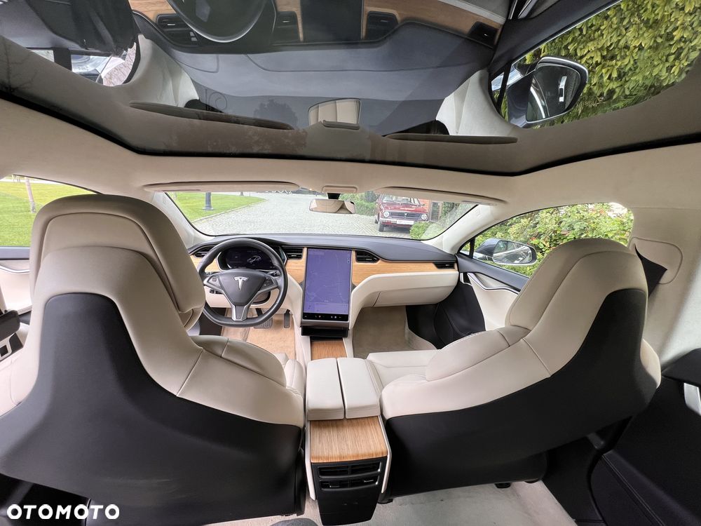 Tesla Model S - 21