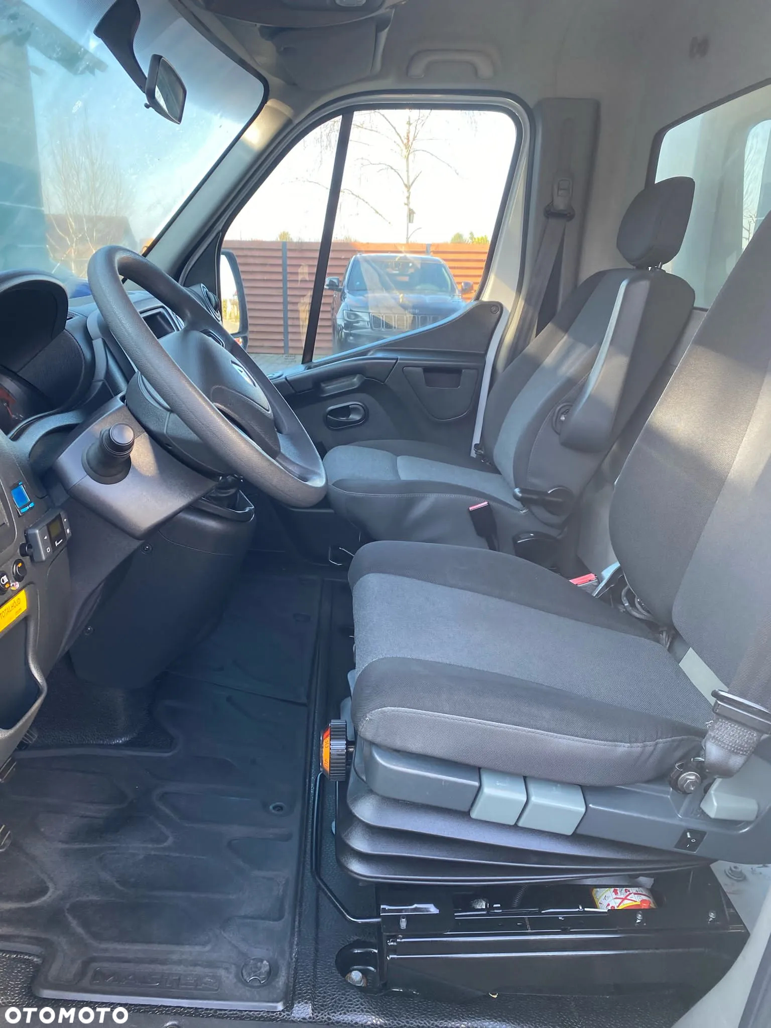 Renault HIT! Renault Master DMC 3500+3500 KG!! Kat.B 3 OSIE Izoterma Winda Pneumatyka - 7