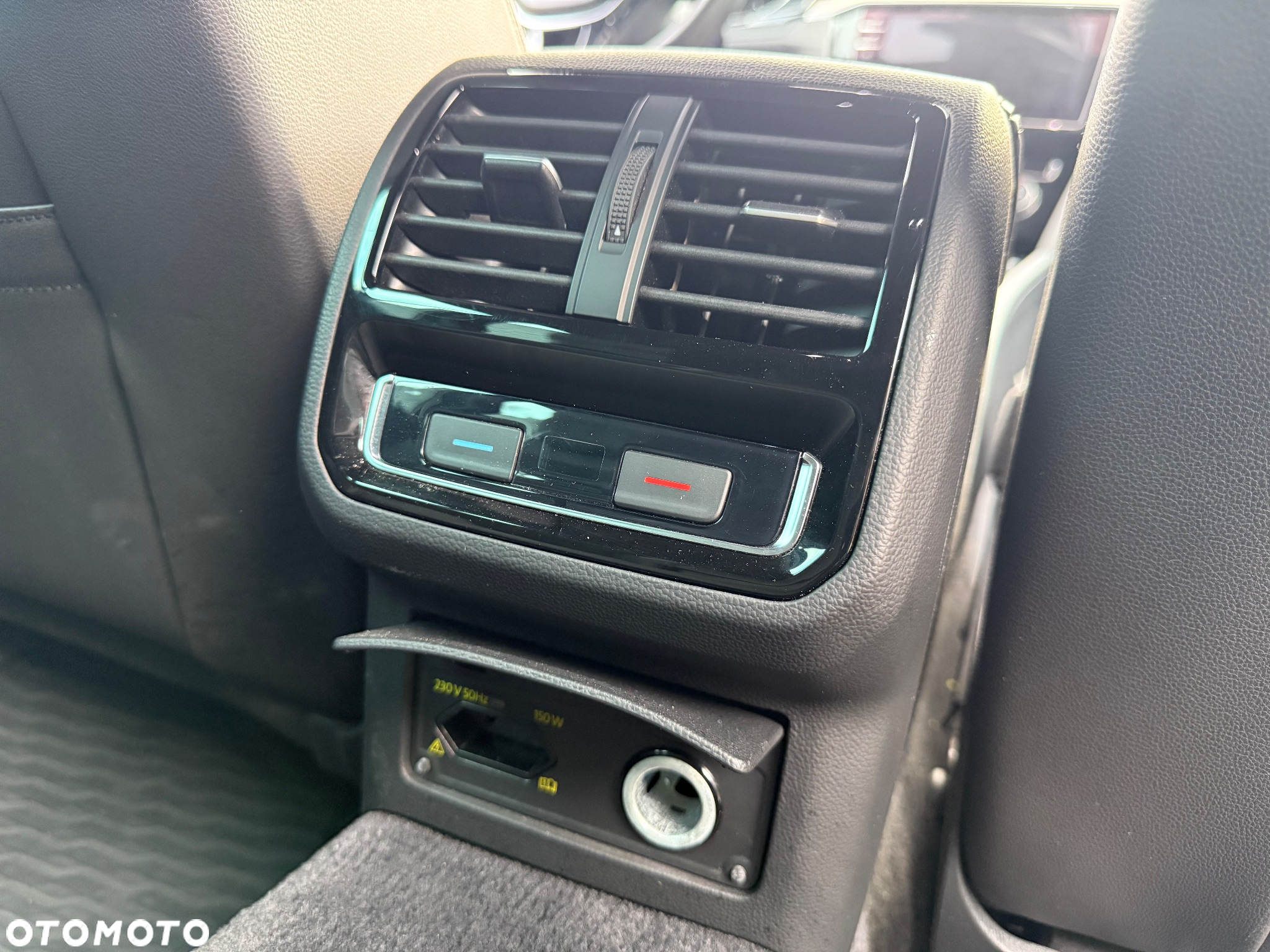 Volkswagen Passat Variant 2.0 TDI SCR 4Motion DSG Highline - 25