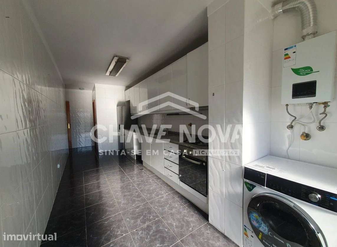 LA - Apartamento T2 para Venda C/ Logradouro  e Box, em Canelas - Grande imagem: 4/15
