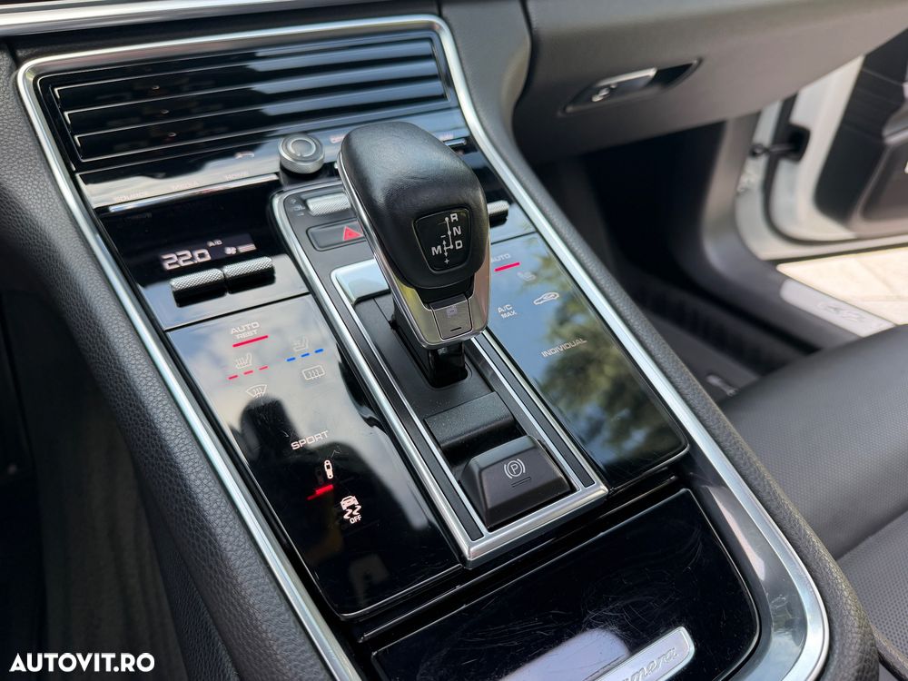 Porsche Panamera 4S Executive - 31