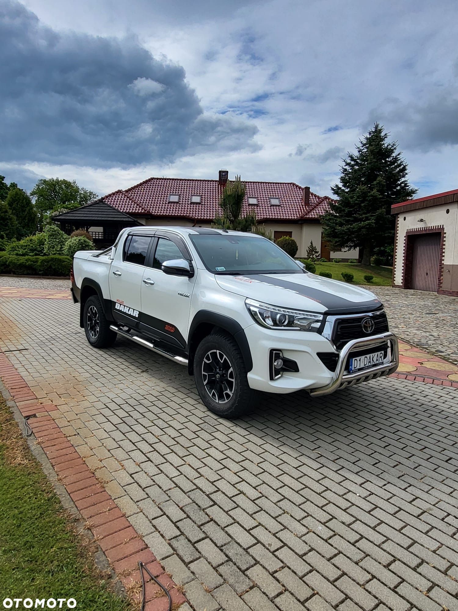 Toyota Hilux - 1