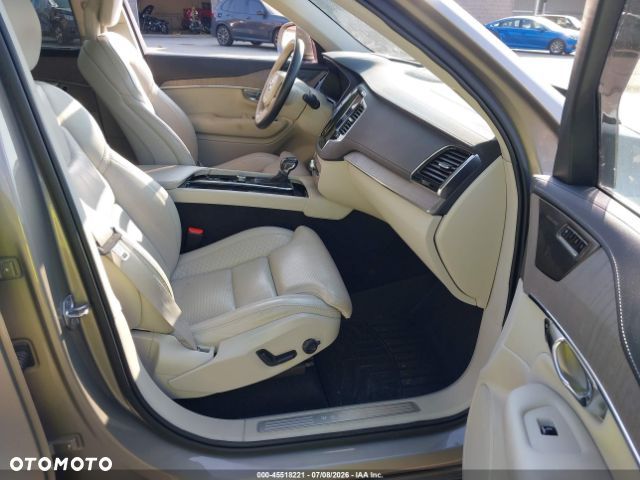 Volvo XC 90 - 9