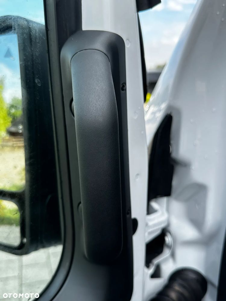 Mercedes-Benz Sprinter - 13