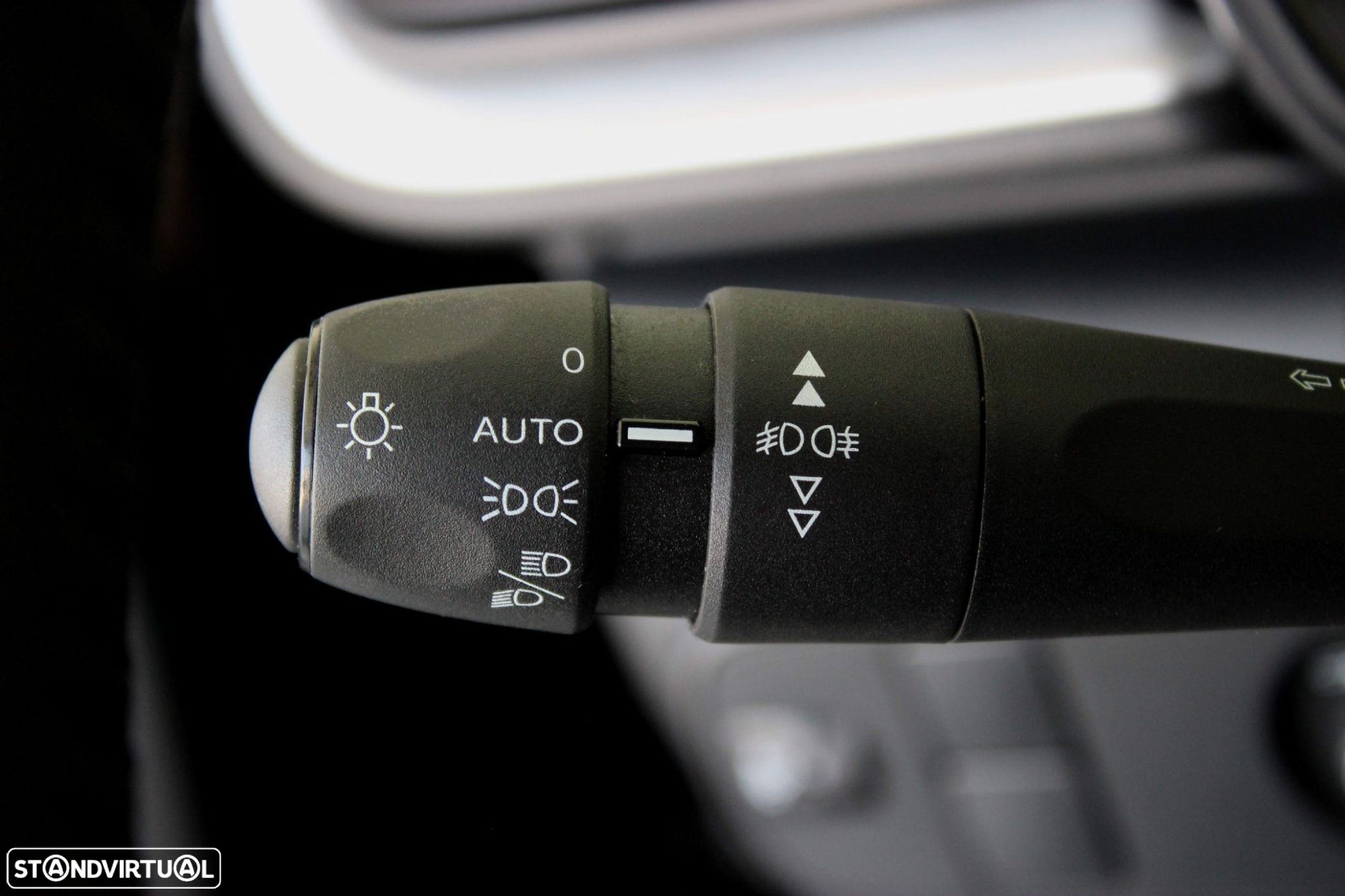 Citroën C3 1.2 PureTech Shine Pack EAT6 - 19