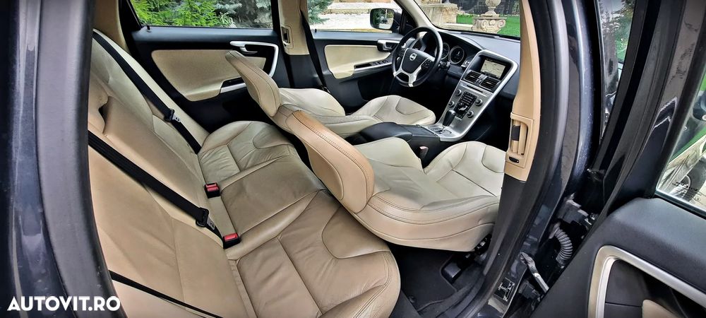 Volvo XC 60 D5 AWD Geartronic Momentum - 2