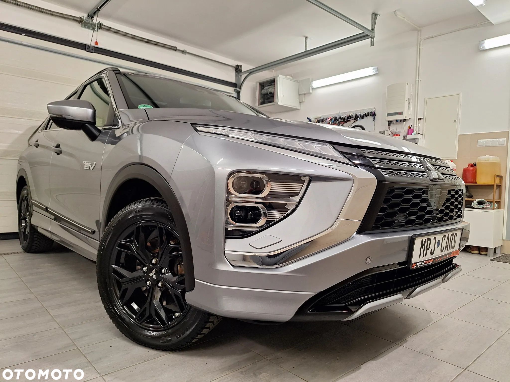 Mitsubishi Eclipse Cross Plug-In Hybrid 4WD Top - 1