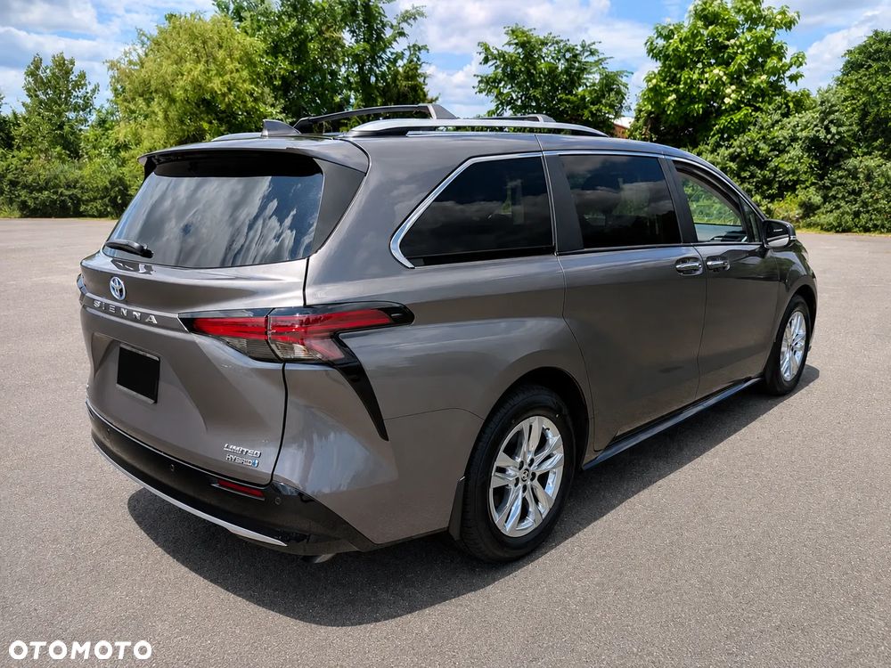 Toyota Sienna - 5