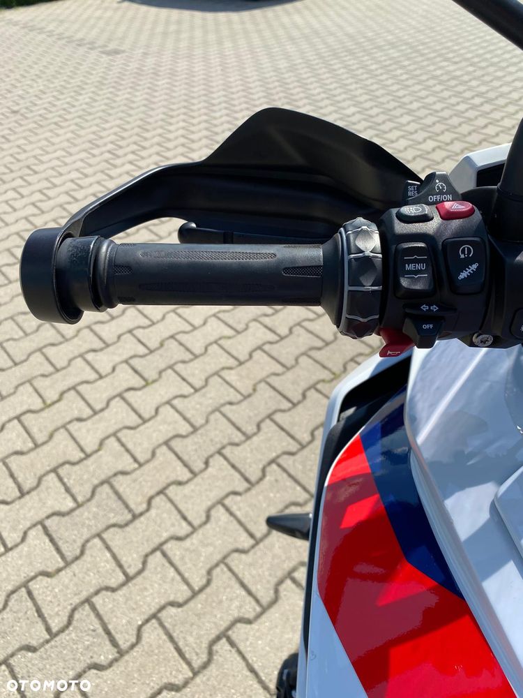 BMW XR - 17