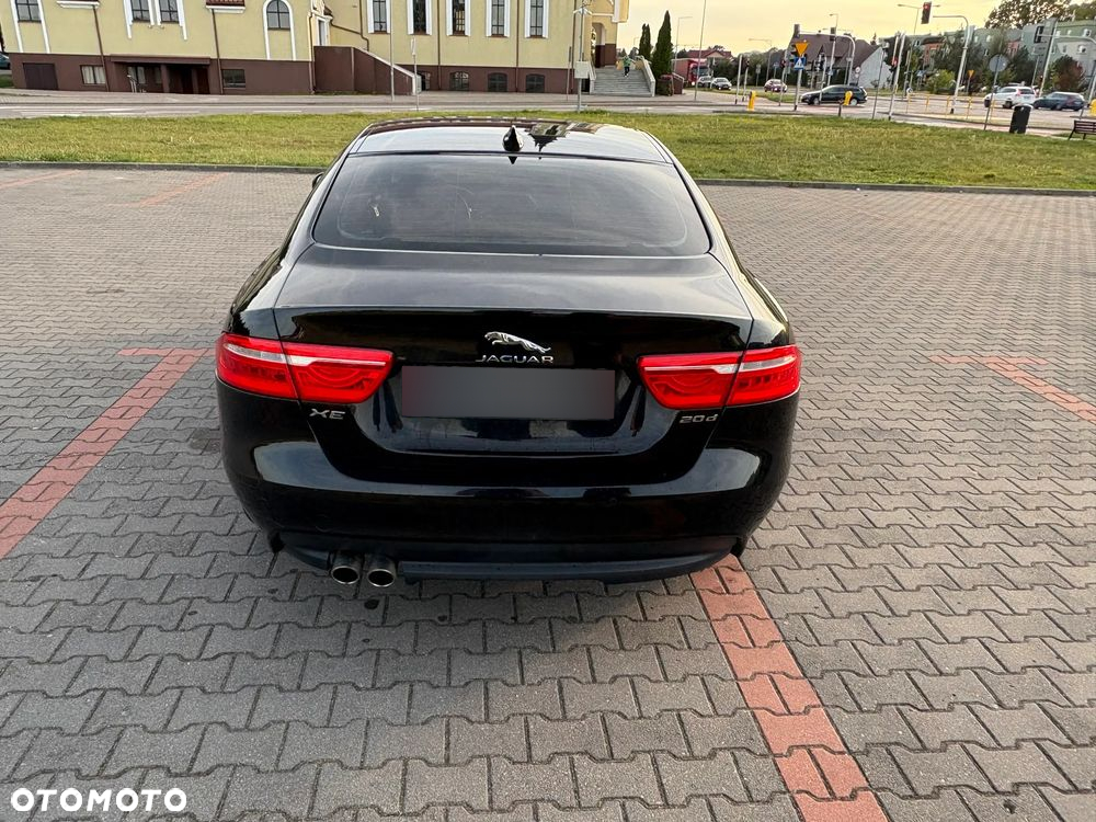 Jaguar XE 2.0 D Prestige - 4
