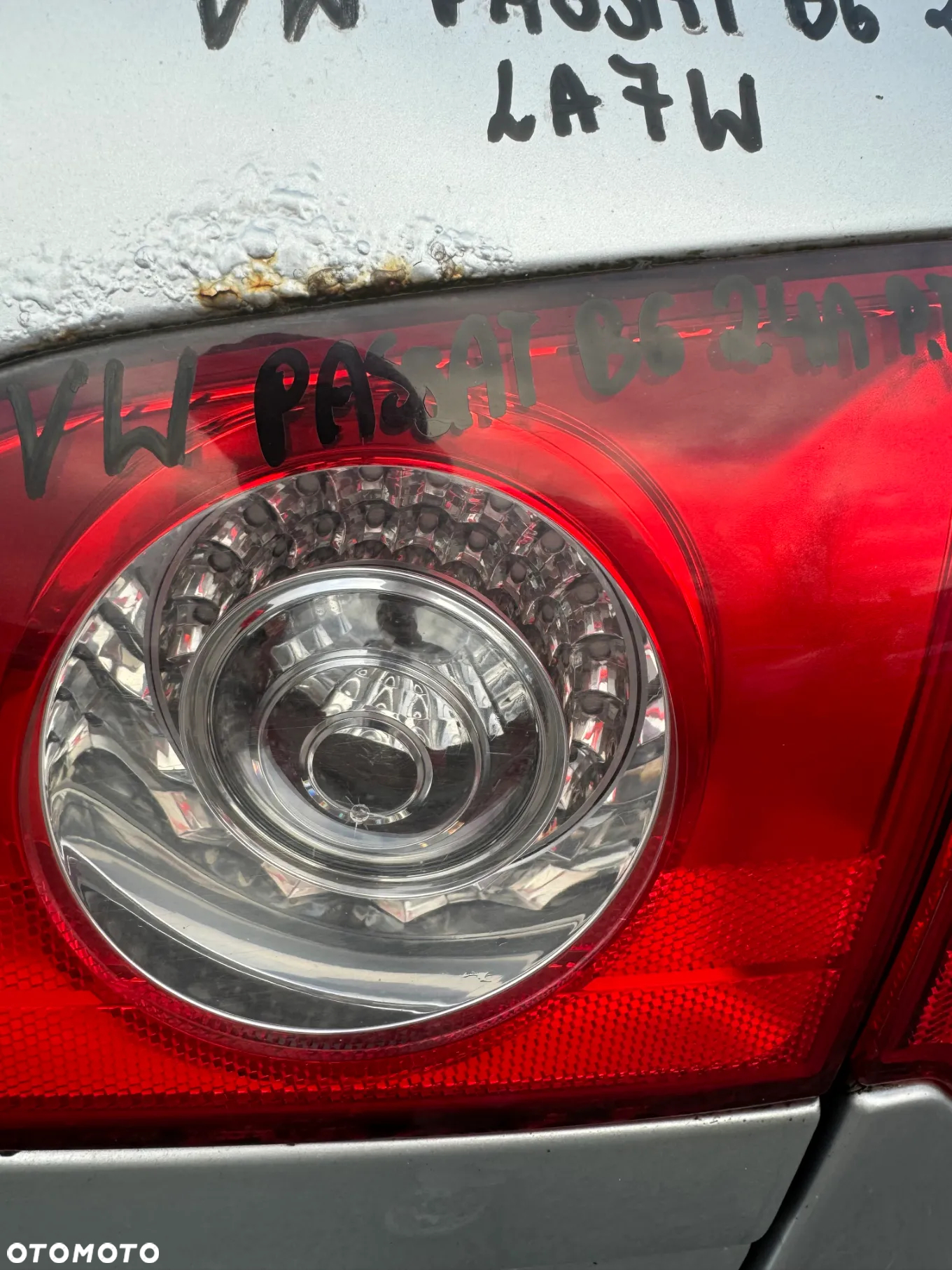 VW PASSAT B6 LAMPA PRAWY TYŁ PRAWA TYLNA Z KLAPY W KLAPĘ - 5