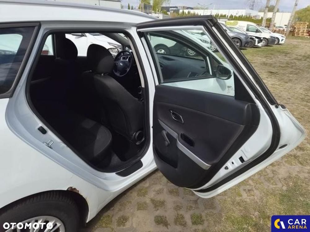 Kia Ceed - 32
