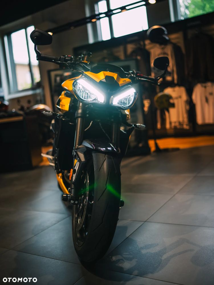 Triumph Street Triple - 17