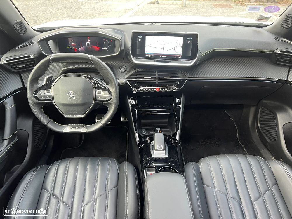 Peugeot 2008 PureTech 130 EAT8 GT - 4