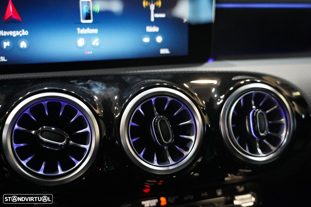 Mercedes-Benz A 250 ver-e-8g--dct-edition-amg-line - 17