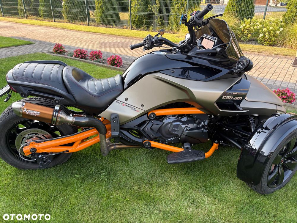 Can-Am Spyder - 2