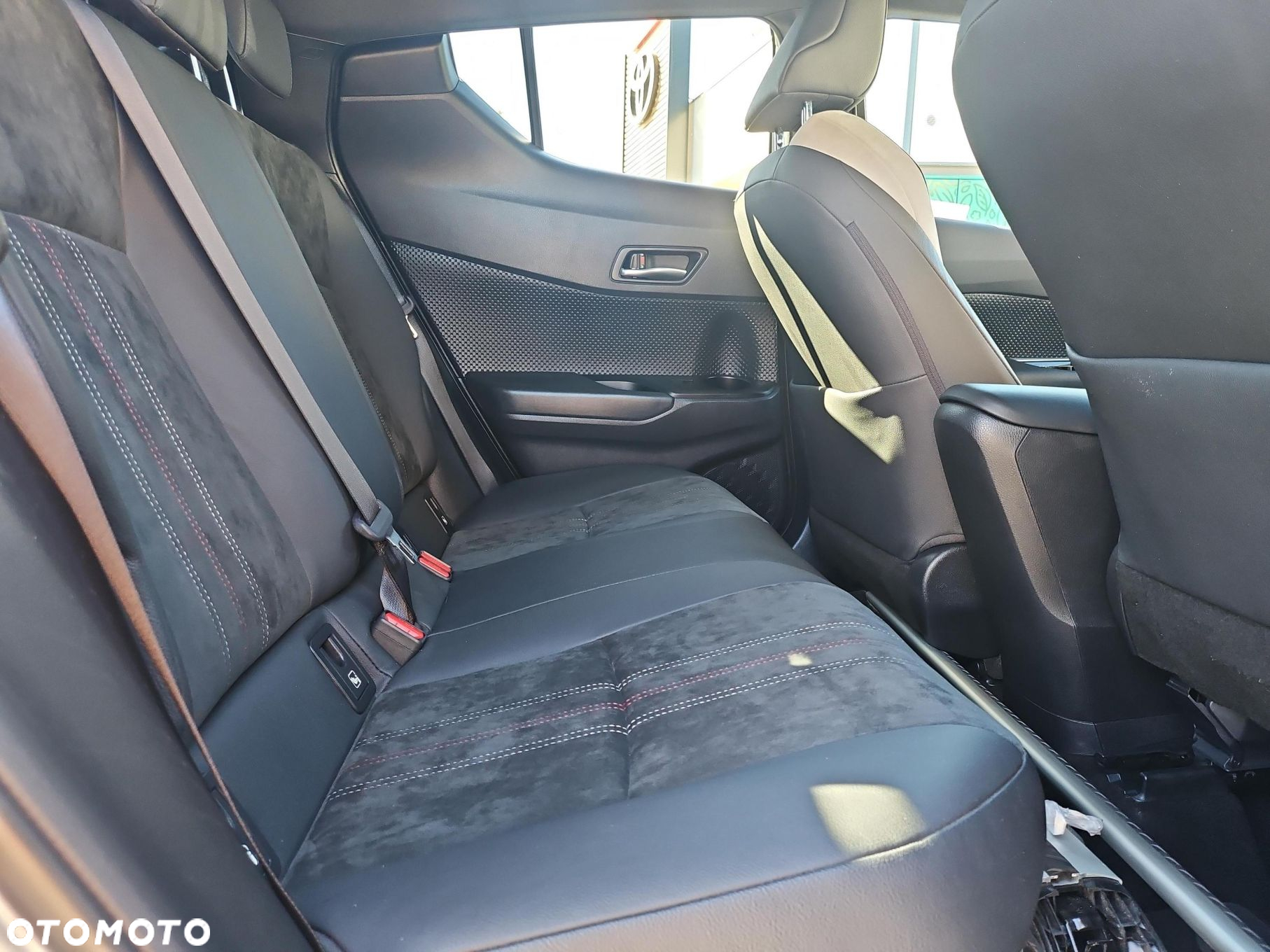 Toyota C-HR 1.8 Hybrid GPF GR Sport - 10