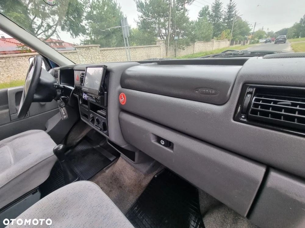 Volkswagen Multivan - 28