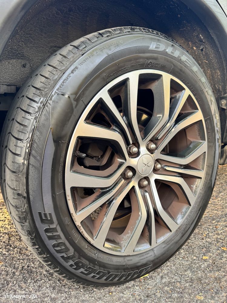 Mitsubishi Outlander 2.2 DI-D Instyle Navi Black Edition - 4