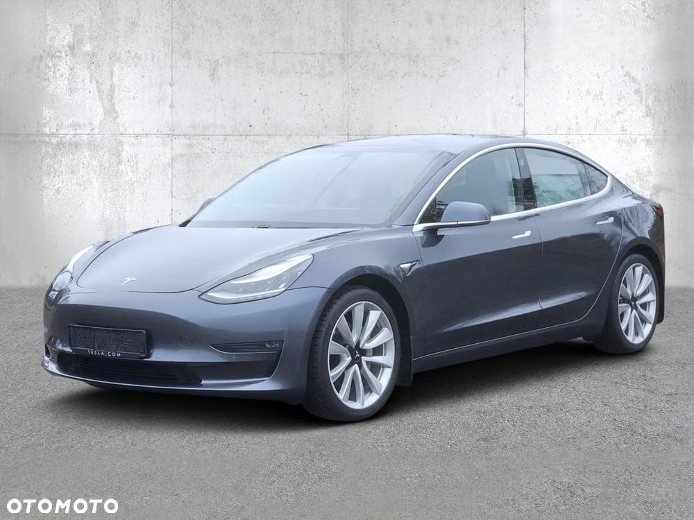 Tesla Model 3 - 1