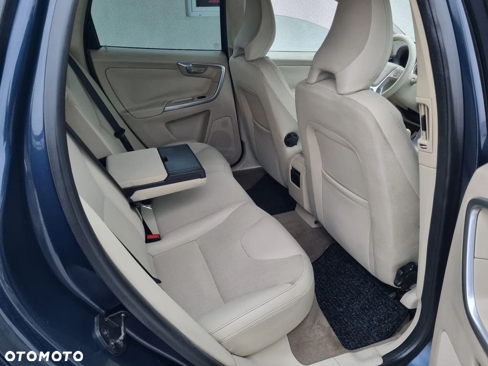 Volvo XC 60 D3 Momentum - 12