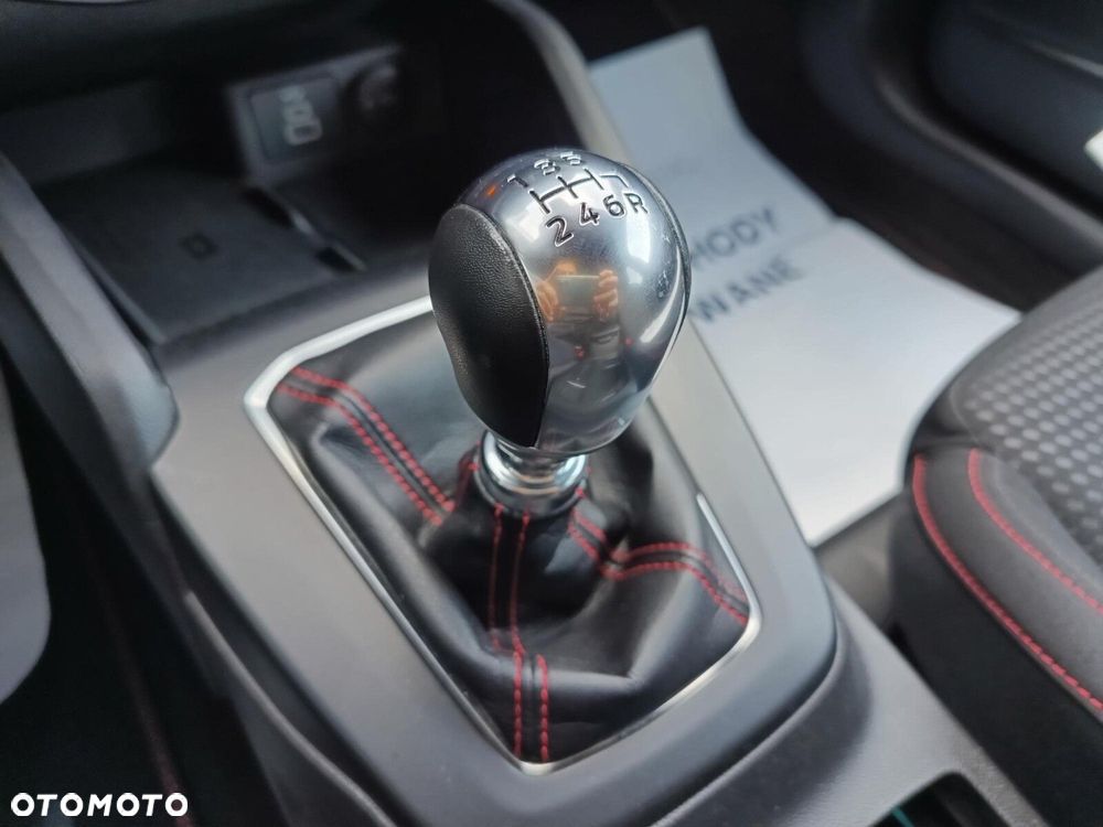 Ford Focus 1.0 EcoBoost mHEV ST-Line - 28