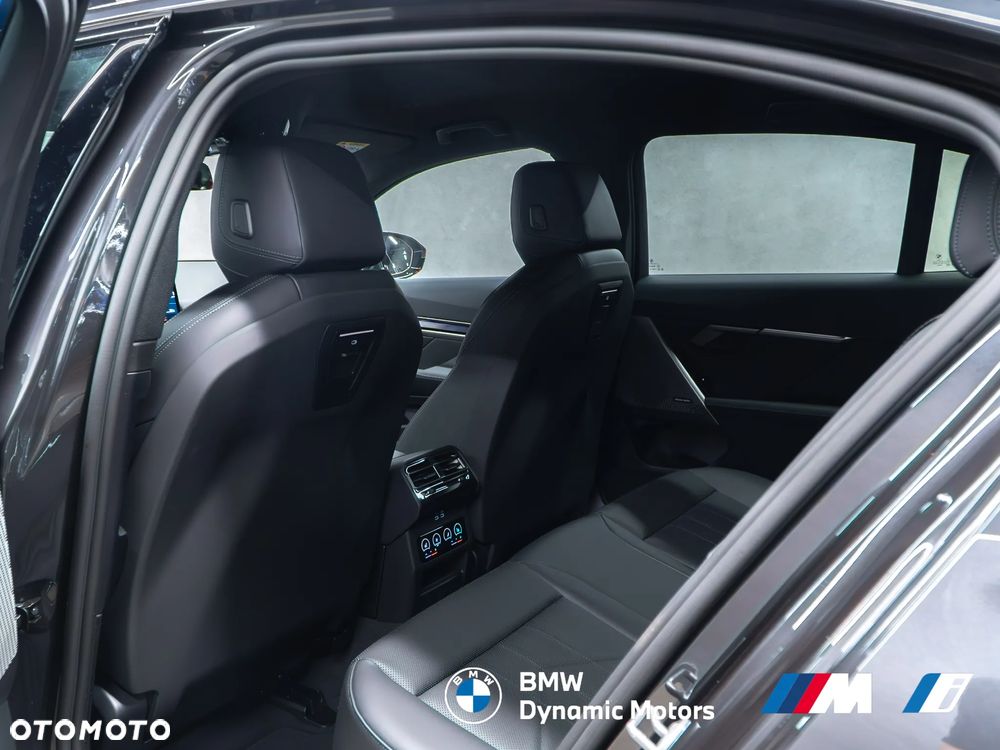 BMW Seria 5 520d xDrive - 24