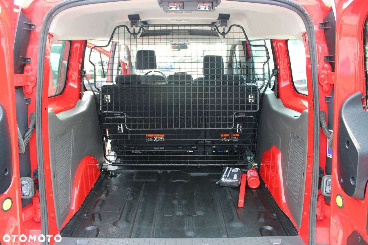 Ford Transit Connect - 17