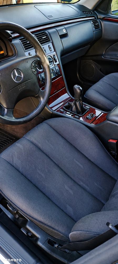 Mercedes-Benz Klasa E 200 Kompressor Classic - 22