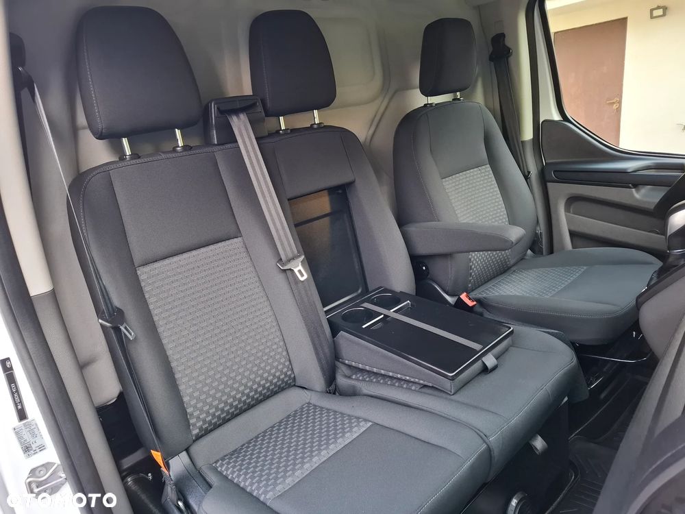 Ford TRANSIT CUSTOM - 11