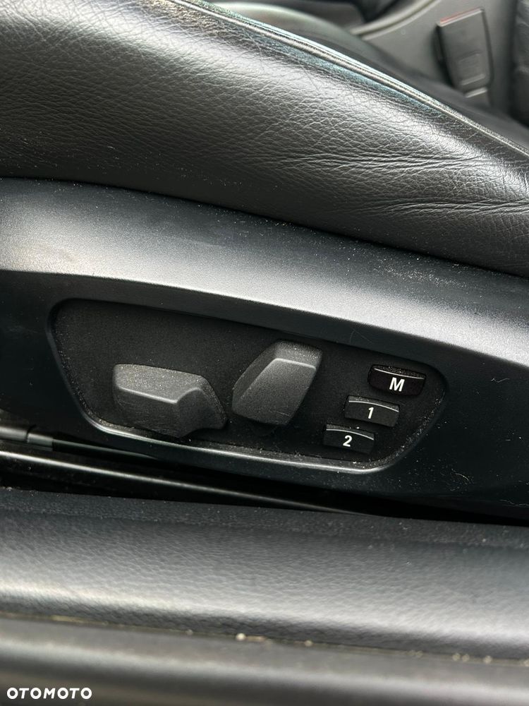 BMW Seria 3 330i xDrive - 9